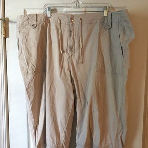 Light khaki capris
